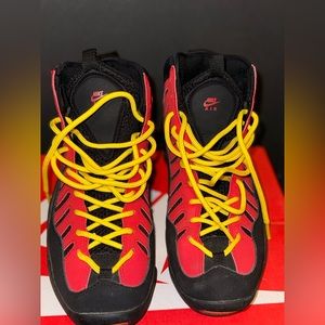 Air BAKIN size 6.5y 8 women rarely used